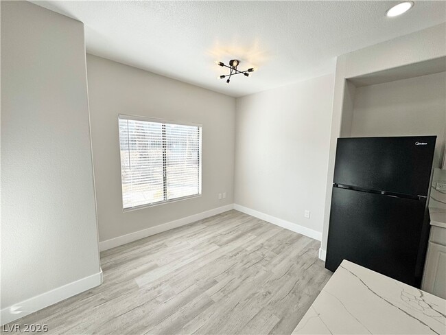 Building Photo - 8250 N Grand Canyon Dr