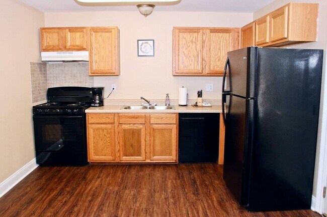 Building Photo - 3000 Lasalle St