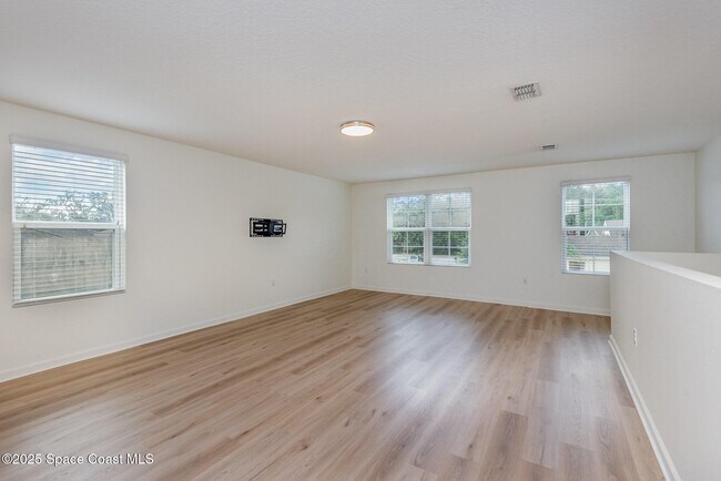 Building Photo - 2675 Falcon Ln