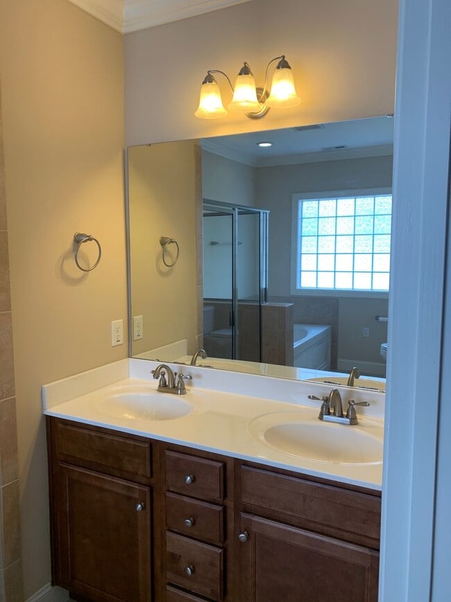 Building Photo - AMAZING UNIT IN ANDERSON CREEK