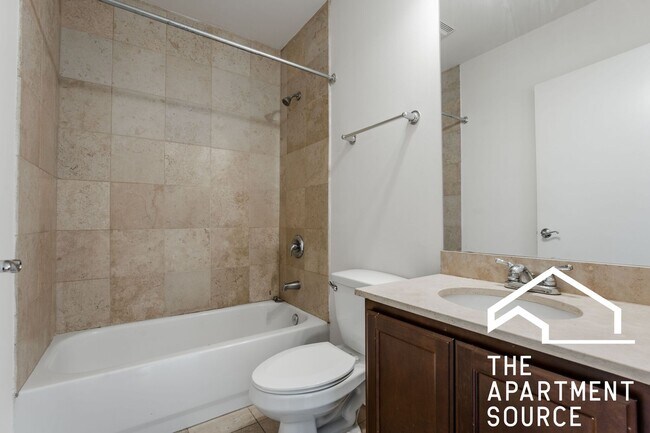 Building Photo - Stunning 2BR/2BA Rehab - Close to Blue Line 90/94!
