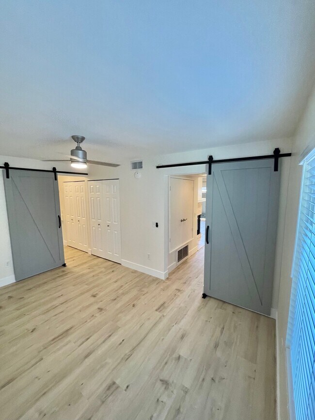 Building Photo - 6566 College Grove Dr