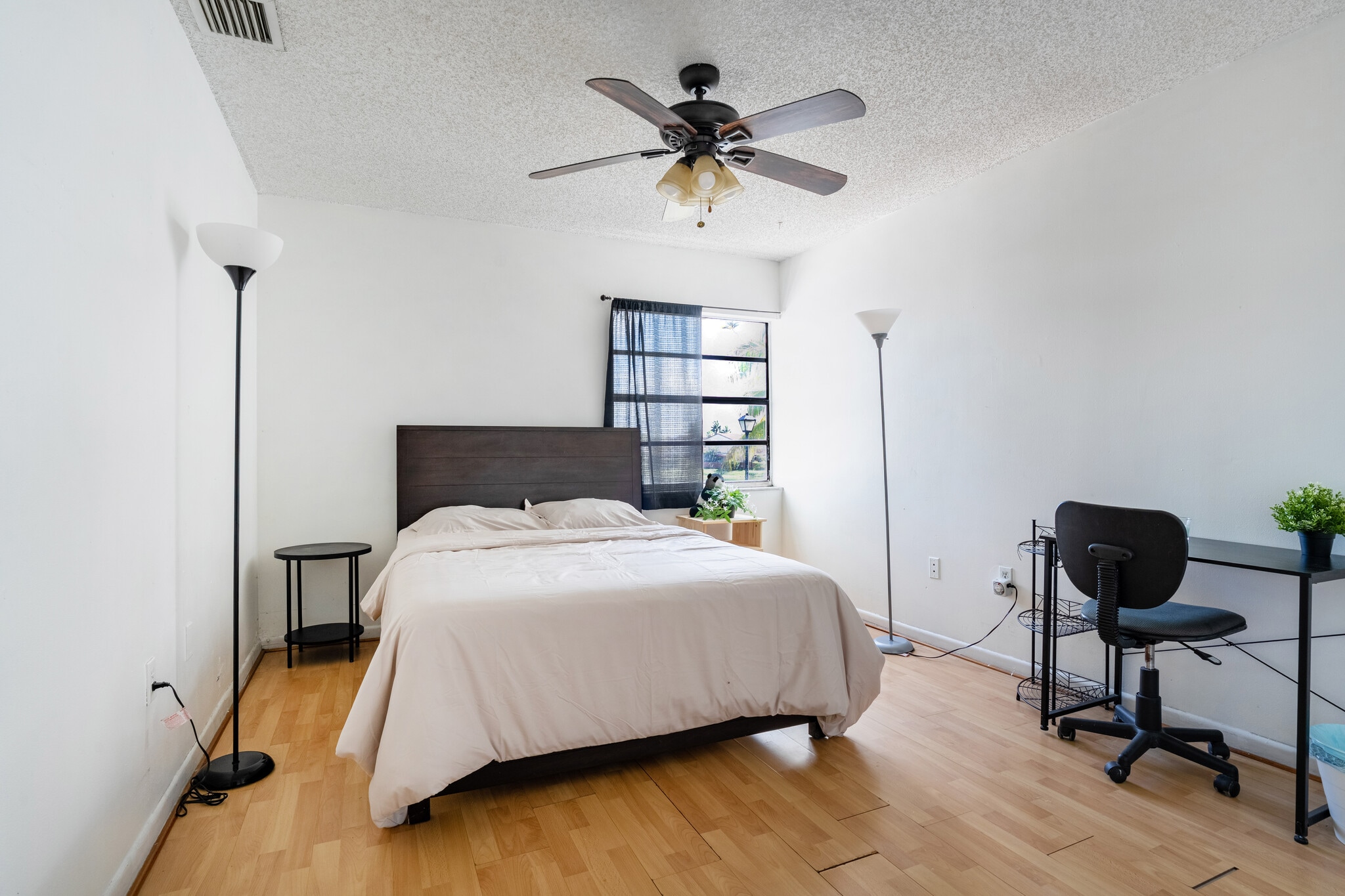 Building Photo - 1062 SW 135th Pl