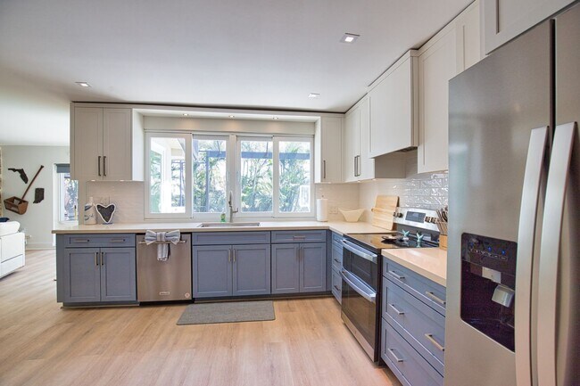 Building Photo - 514 Everglades Dr