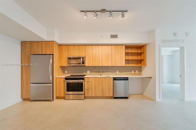 Building Photo - 2150 N Bayshore Dr