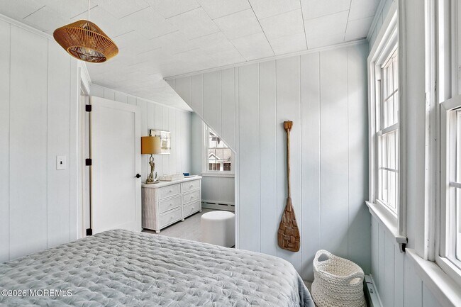 Building Photo - 1850 Fernwood Rd