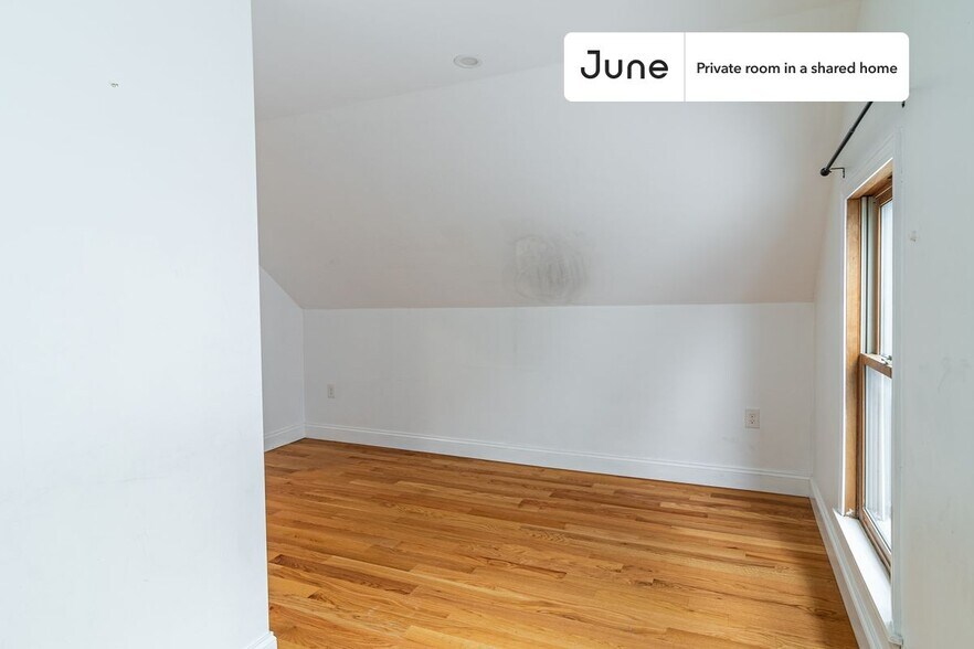 Building Photo - Room in Shared 6 bed/2 bath home