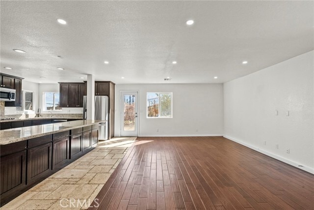 Building Photo - 1138 Lakeview Dr