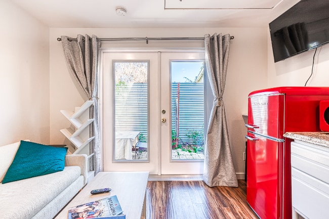 Building Photo - 515 Mountain View Ave