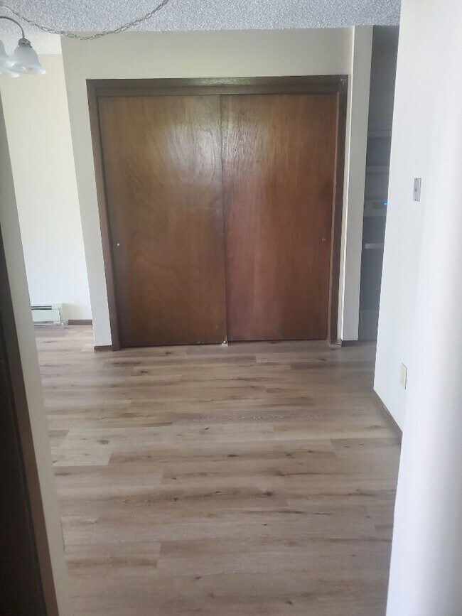 Building Photo - 3146 Lakeside Dr