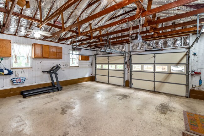 Building Photo - 230 Jacobs Creek Rd