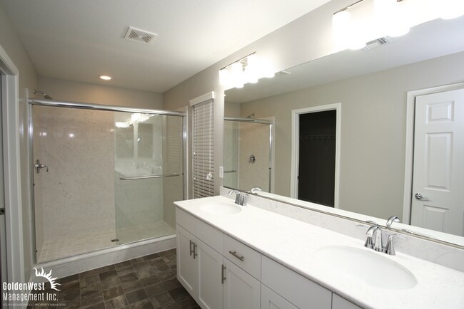 Building Photo - Beautifully Updated 4Bdm 3Ba Two-Story Home Located in the Heart of Southern Highlands!