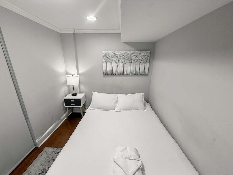 Building Photo - 606 S 2nd St