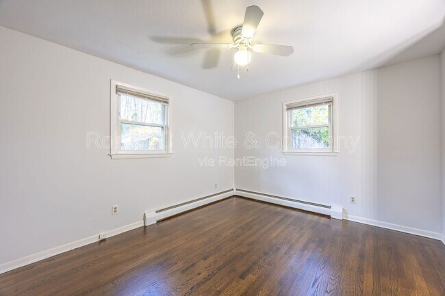 Building Photo - 32 Marshall St