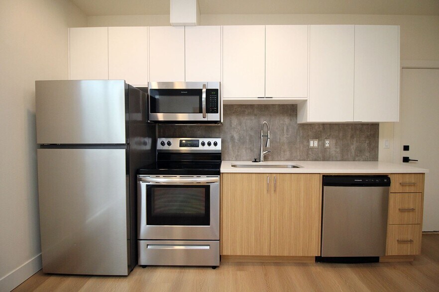 Building Photo - 8417 SW 24th Ave