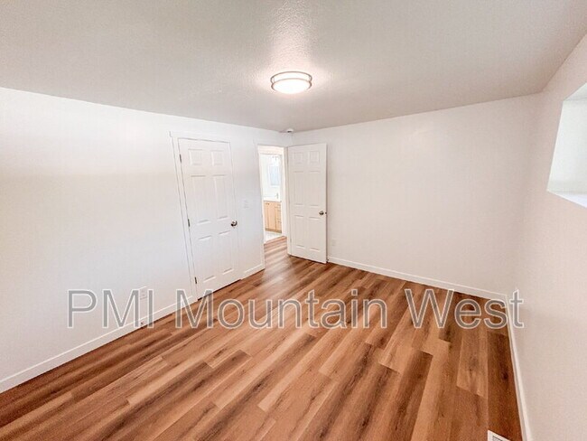 Building Photo - 1356 S 1000 W