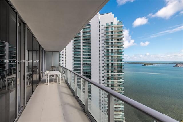 Building Photo - 1300 Brickell Bay Dr