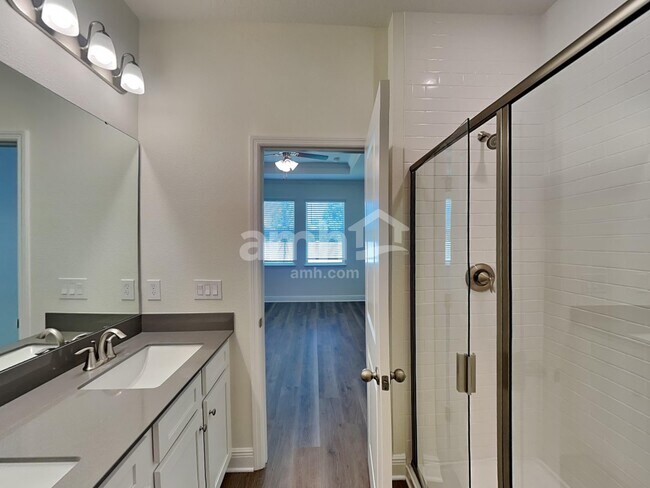 Building Photo - 1134 Heavenly Dr
