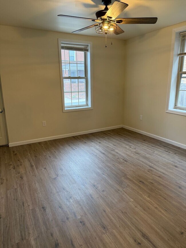 Building Photo - Renovated Apartments on Main Street in Mye...