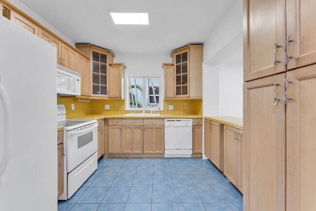 Building Photo - Charming Coral Gate Home Steps from Miracle Mile