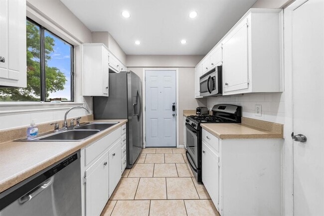 Building Photo - 3222 Tamarron Blvd