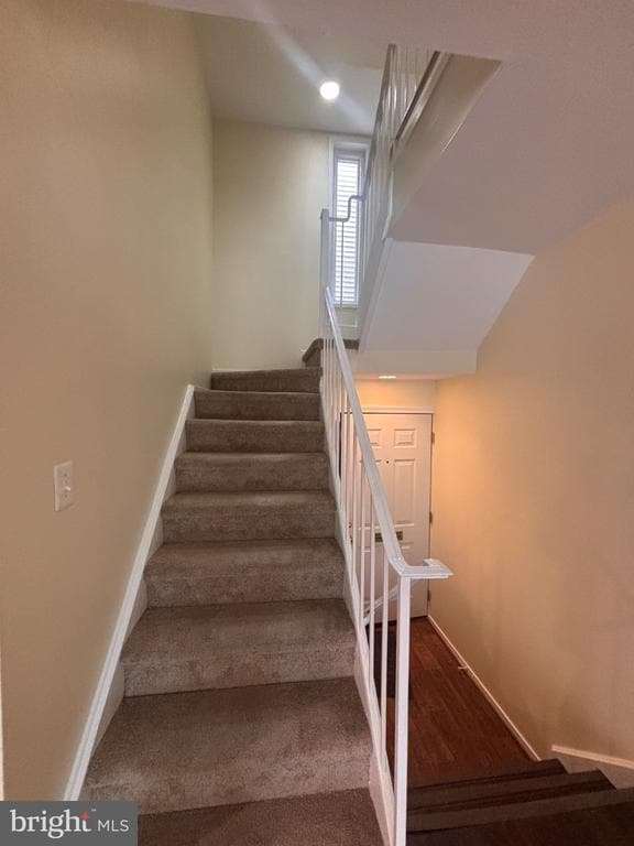 Building Photo - 10242 Ridgeline Dr