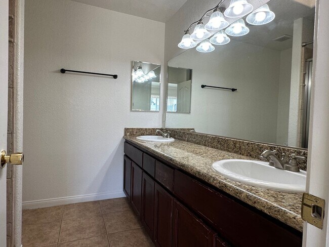 Building Photo - COMING SOON! 3+2+ Bonus Room with attached garage