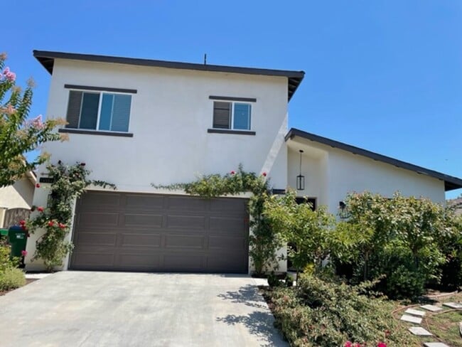 Building Photo - Newer Carriage Unit