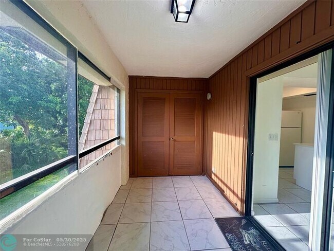 Building Photo - 4263 Oak Terrace Dr