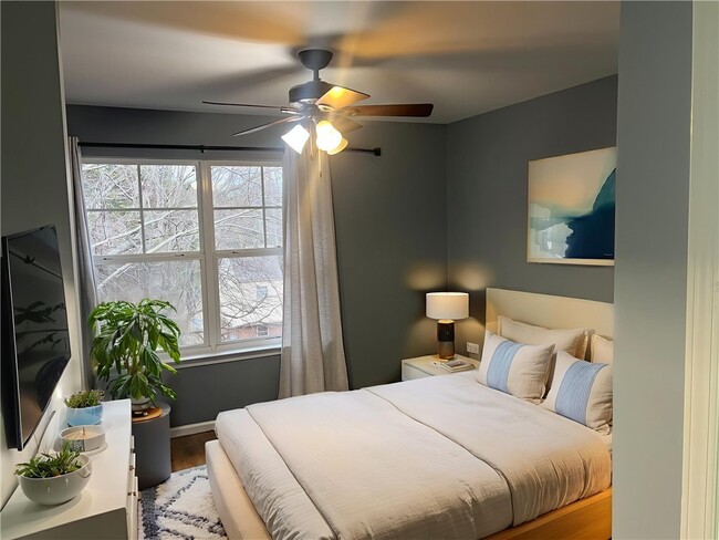 Building Photo - 833 Old Greenville Hwy