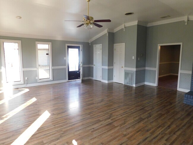 Building Photo - 2128 N Red Banks Rd