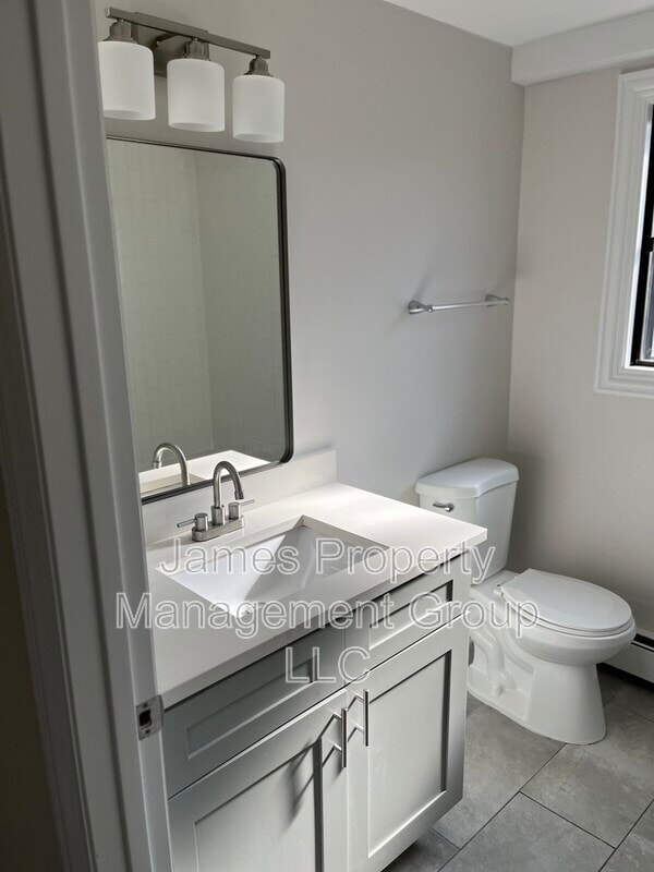 Building Photo - 3936 N Narragansett Ave