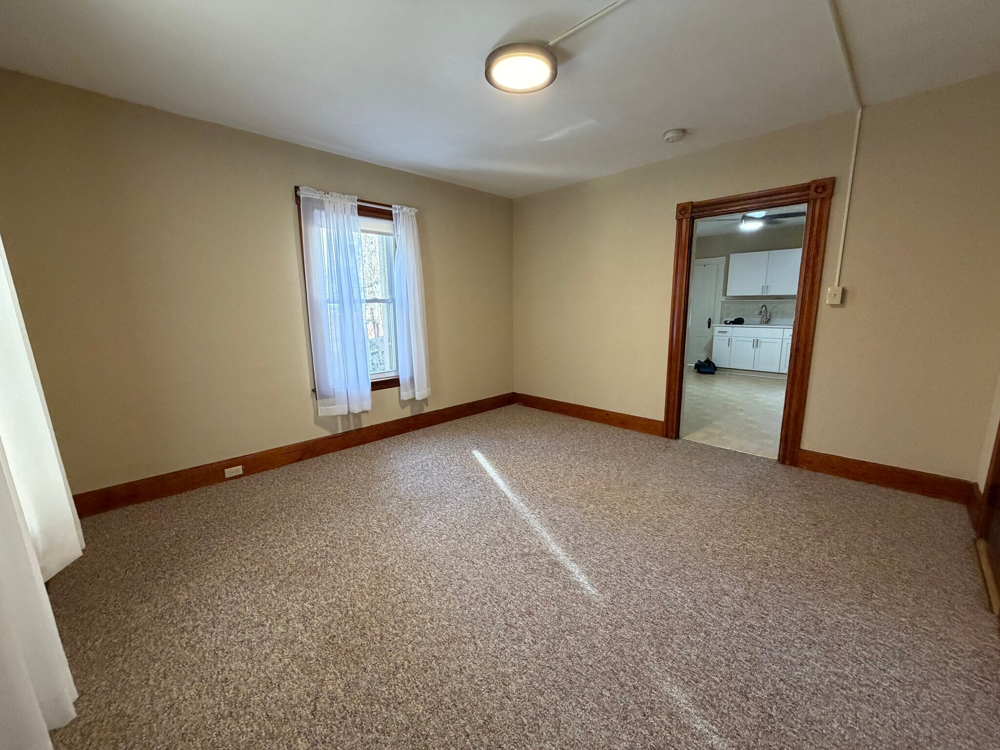 Building Photo - 16 Nichols St