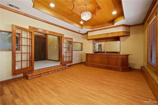 Building Photo - 604 Crystal Dr