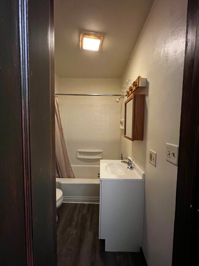 Building Photo - 111 N Chanute St