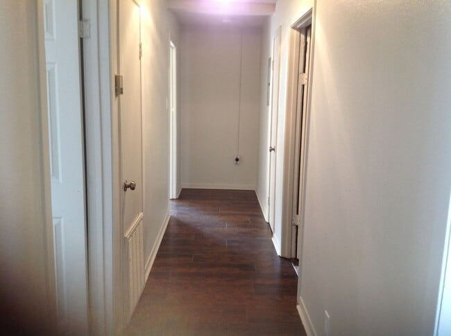 Building Photo - 206 Hub Ave