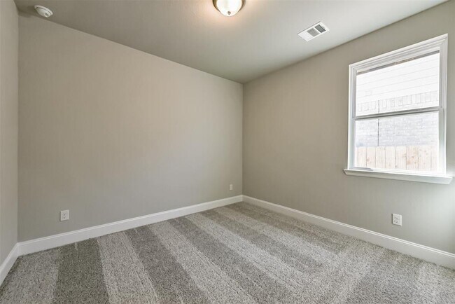 Building Photo - 745 Lake Lacosta Dr
