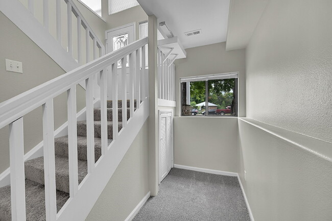 Building Photo - $2,490.95, 4 bed, 2.5 bath, located in Englewood