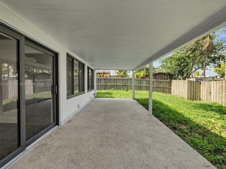 Building Photo - 3193 Taft St