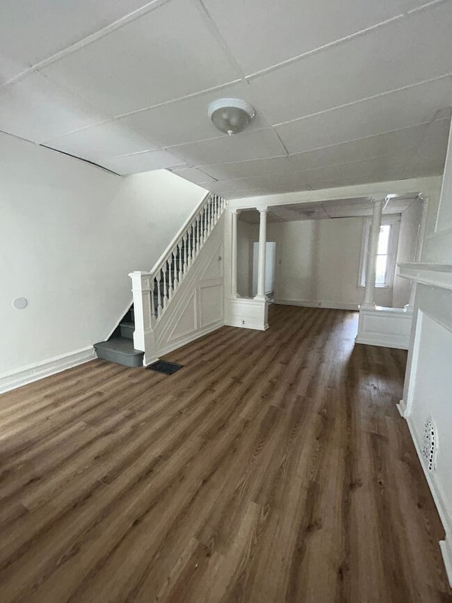 Building Photo - 3 BD / New renovation CO