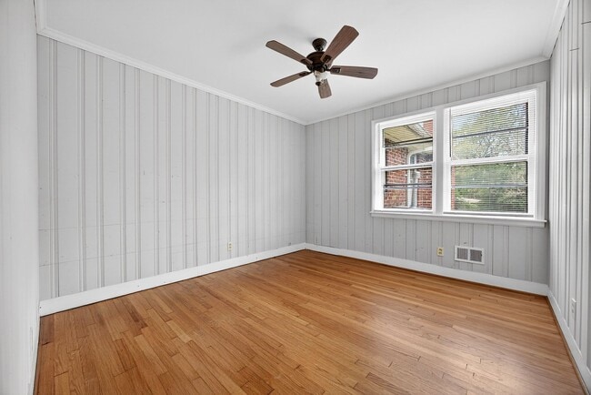 Building Photo - AVAILABLE NOW! ALL-BRICK RANCH IN WEST COLUMBIA!