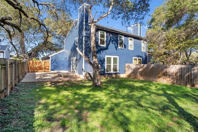 Building Photo - 6909 Woodhue Dr