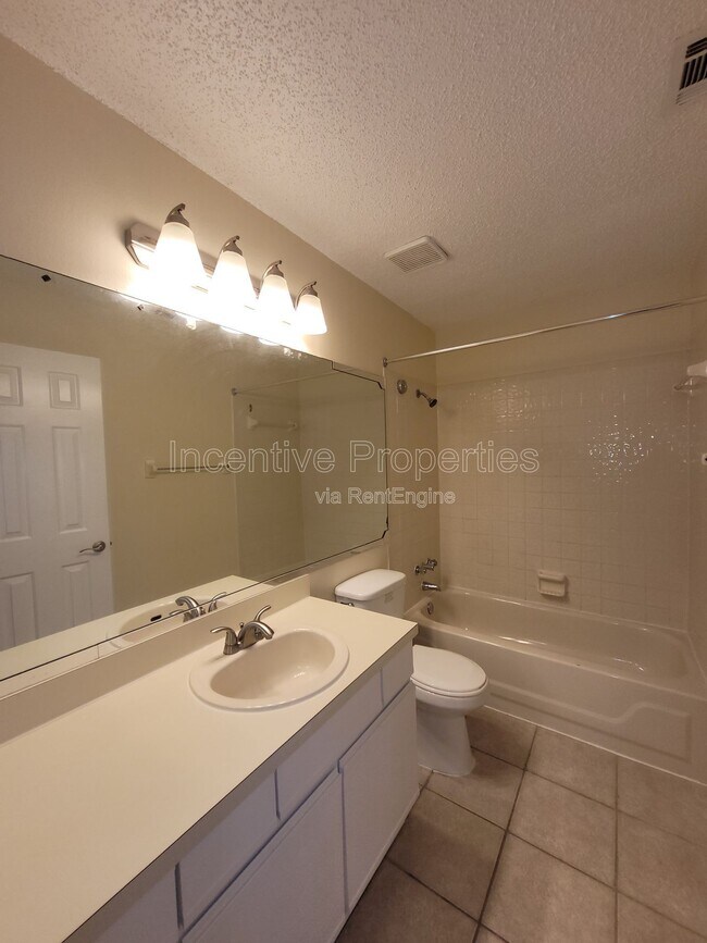 Building Photo - 575 Bloomington Ct