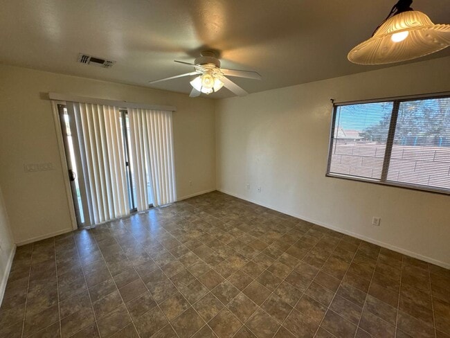 Building Photo - 3 Bedroom - 2 Bath - 2 Car Garage - Green Valley, AZ