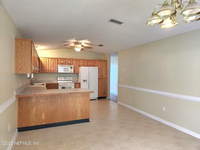 Building Photo - 37127 Lorena Dr