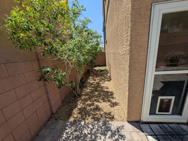 Building Photo - 10544 Headwind Ave
