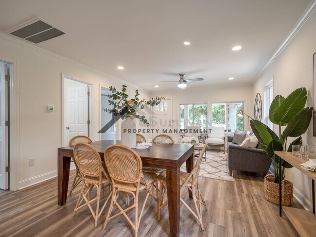 Building Photo - 1010 Cole St