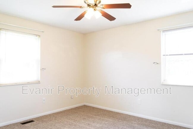 Building Photo - 790 Branford Rd