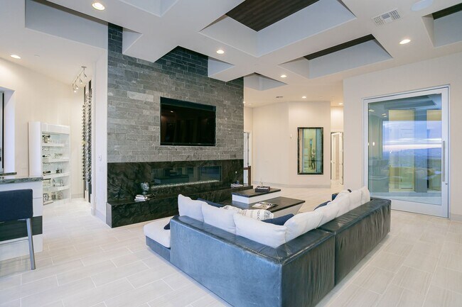 Building Photo - UNUBSTRUCTED VIEWS FROM THIS MACDONALD HIG...