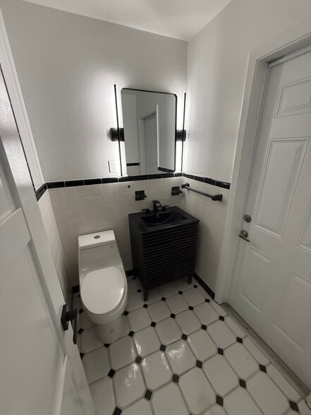 Building Photo - 1184 Milano Dr